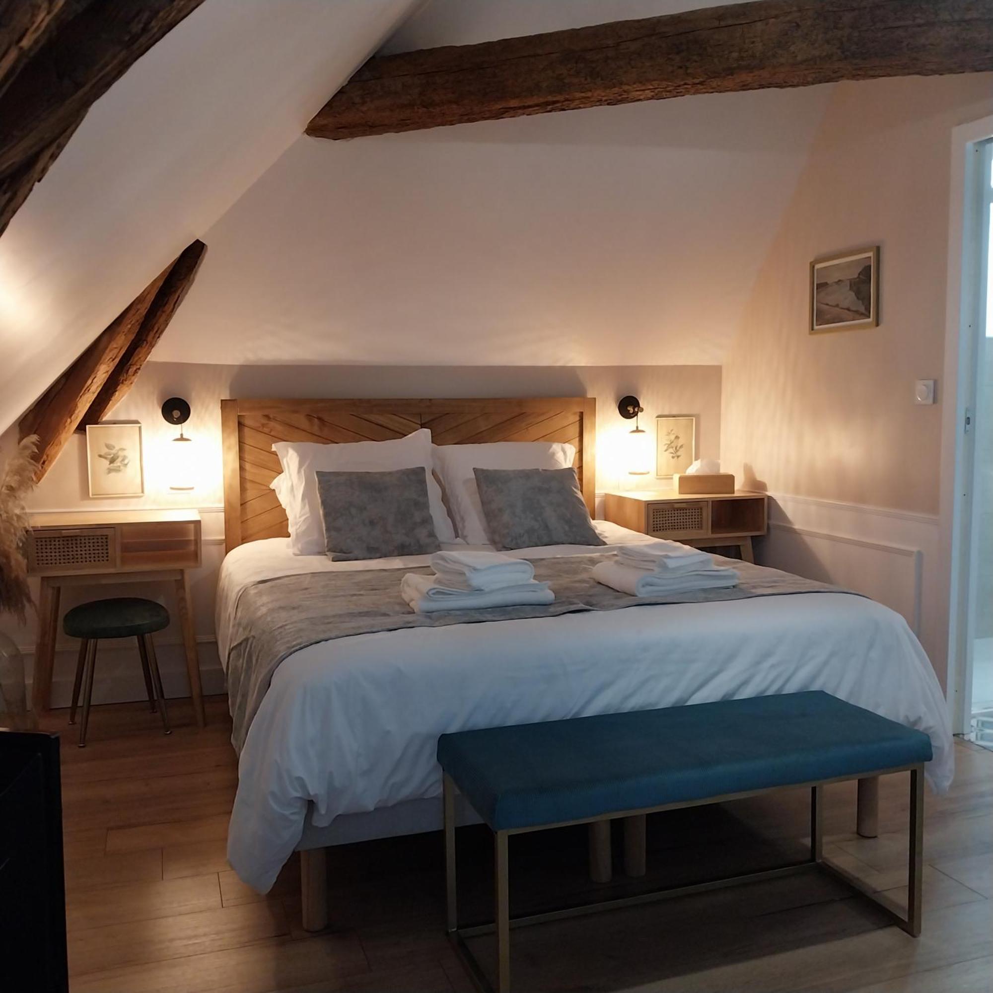 Le Griffon 1855 Hotel Saint-Laurent-Des-Autels Bagian luar foto