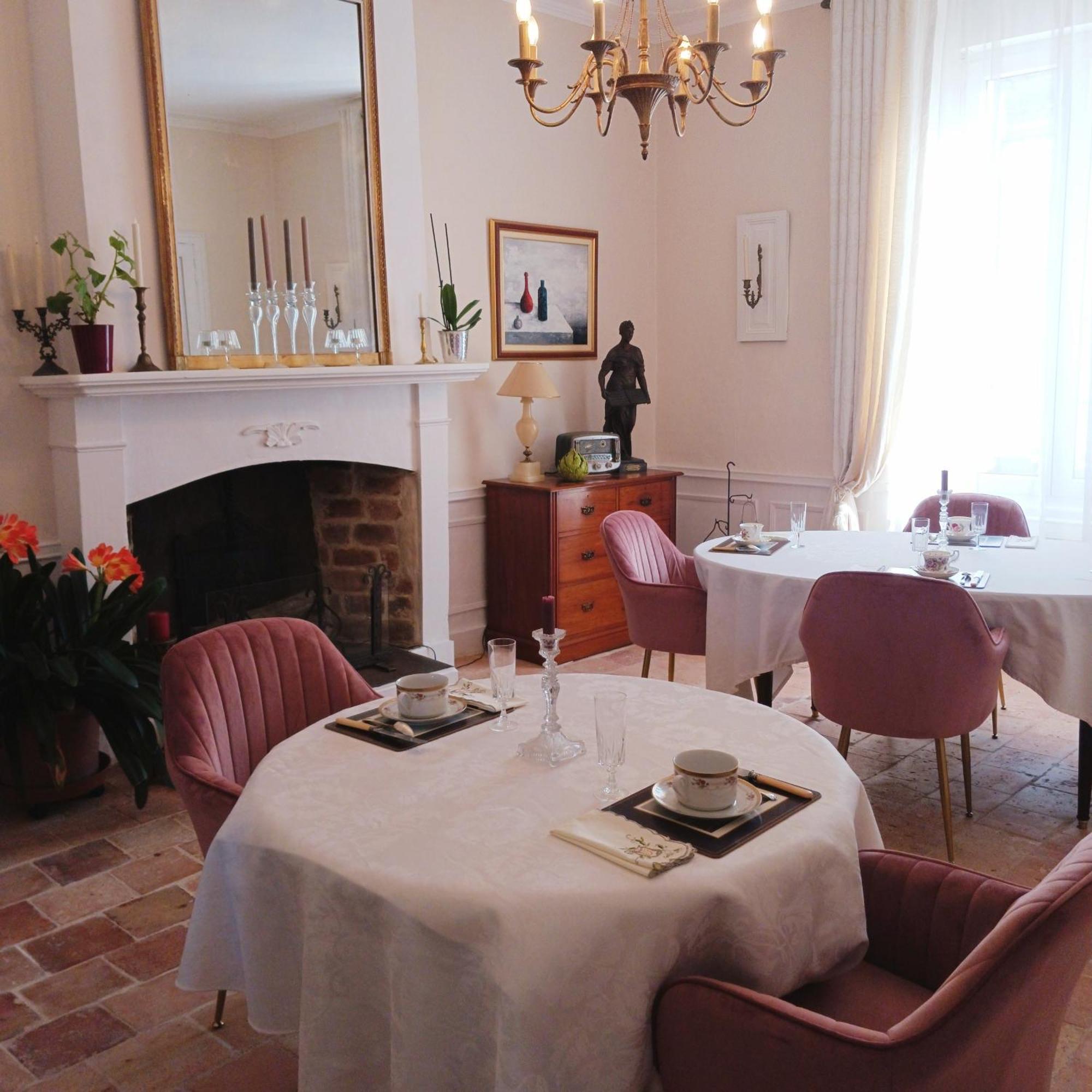 Le Griffon 1855 Hotel Saint-Laurent-Des-Autels Bagian luar foto
