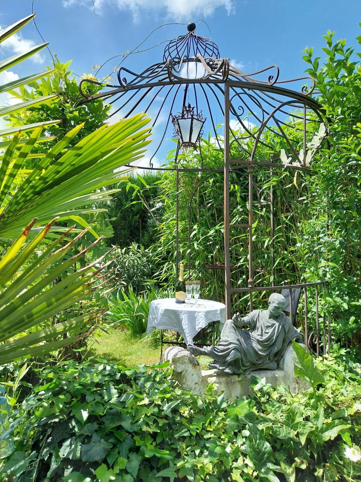Le Griffon 1855 Hotel Saint-Laurent-Des-Autels Bagian luar foto