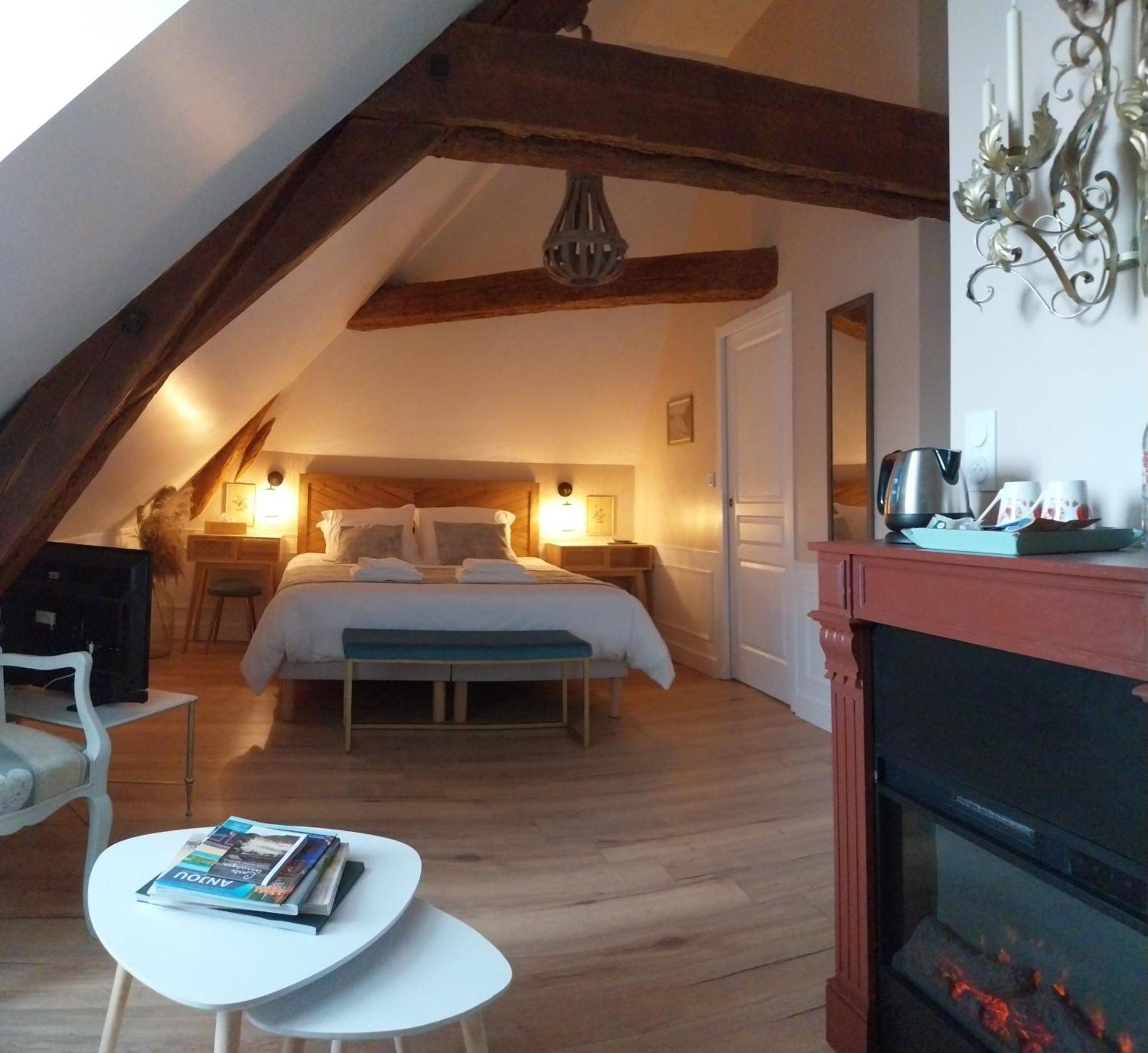 Le Griffon 1855 Hotel Saint-Laurent-Des-Autels Bagian luar foto
