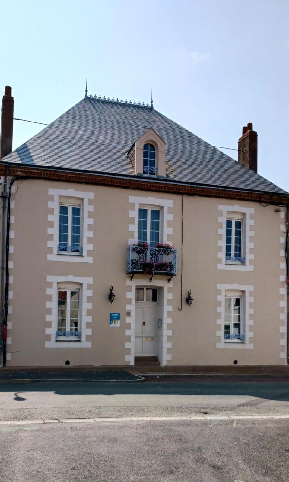 Le Griffon 1855 Hotel Saint-Laurent-Des-Autels Bagian luar foto