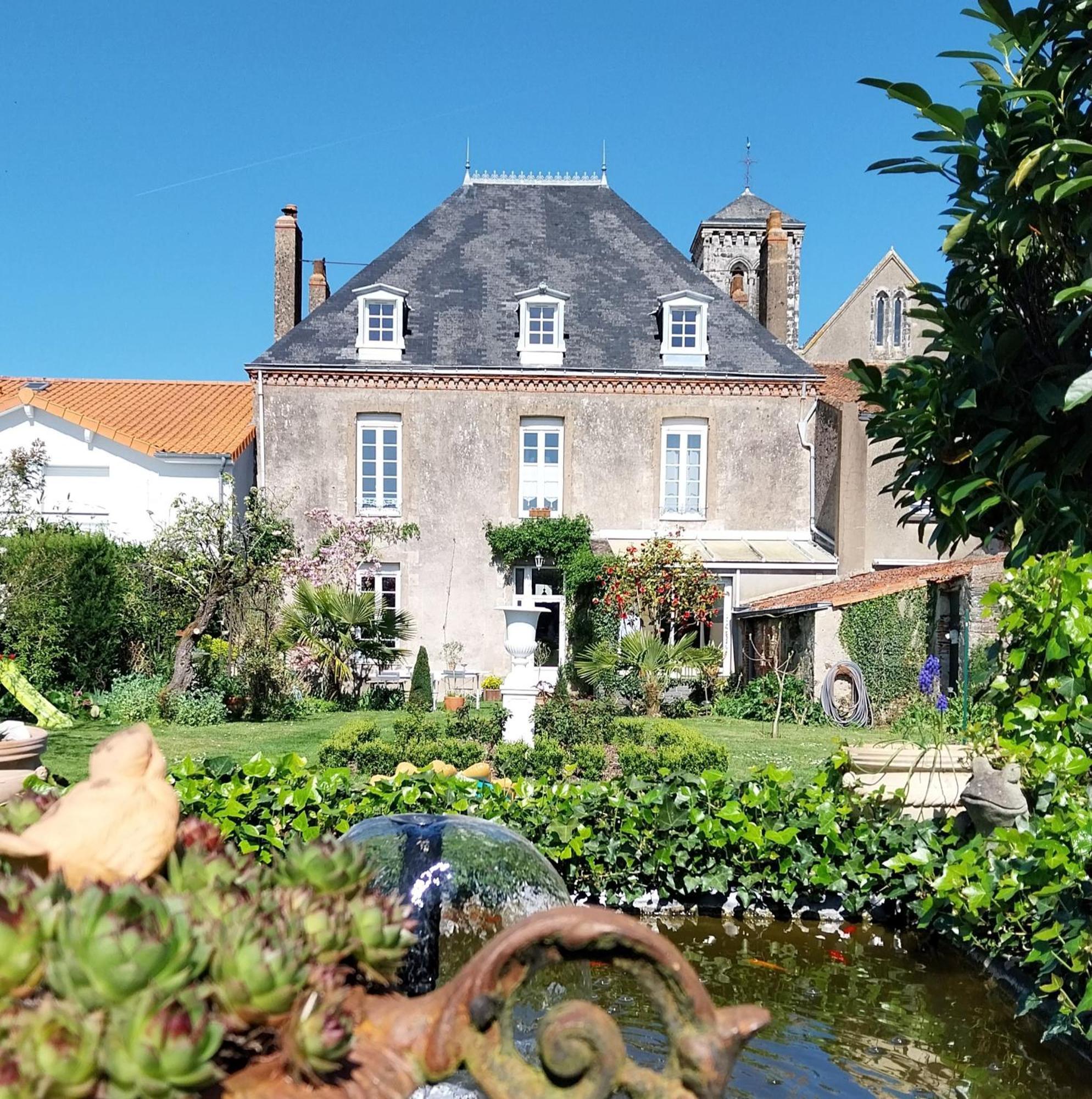 Le Griffon 1855 Hotel Saint-Laurent-Des-Autels Bagian luar foto