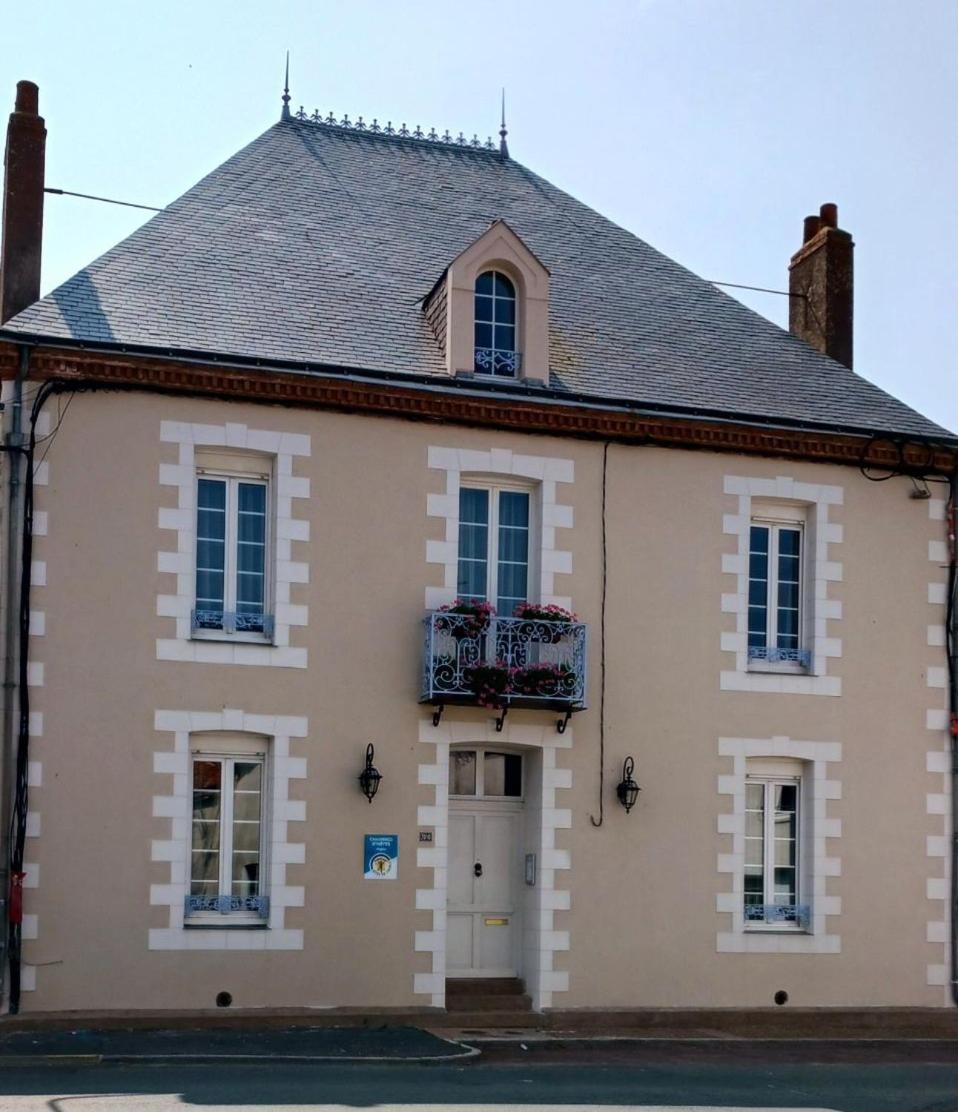 Le Griffon 1855 Hotel Saint-Laurent-Des-Autels Bagian luar foto