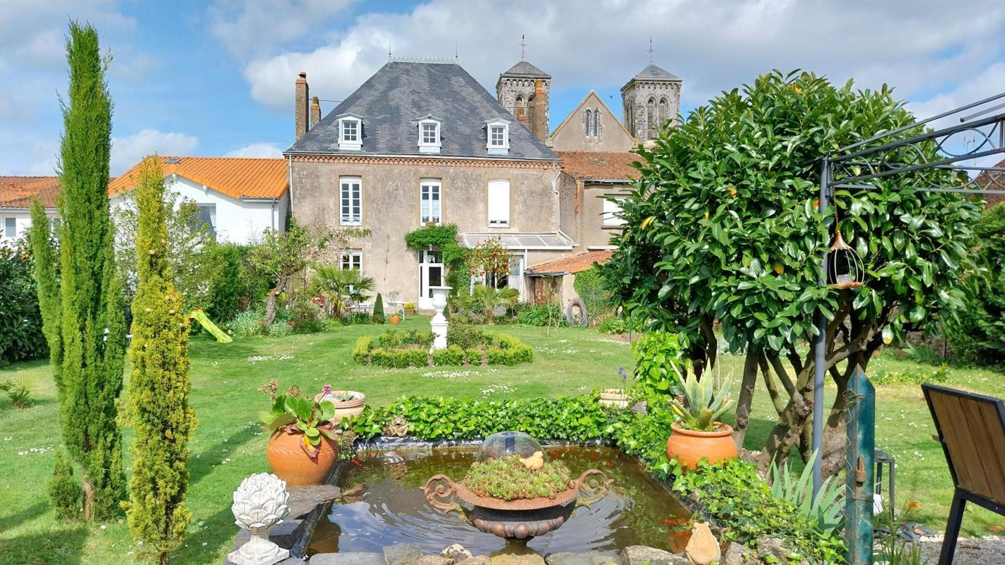 Le Griffon 1855 Hotel Saint-Laurent-Des-Autels Bagian luar foto